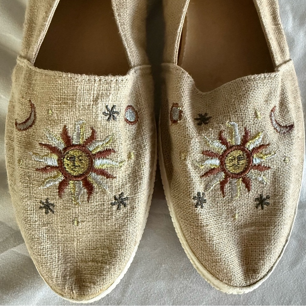 Keds Beige Canvas Espadrilles Celestial Sun and Moon Embroidery Slip On Size 10 - Picture 2 of 10